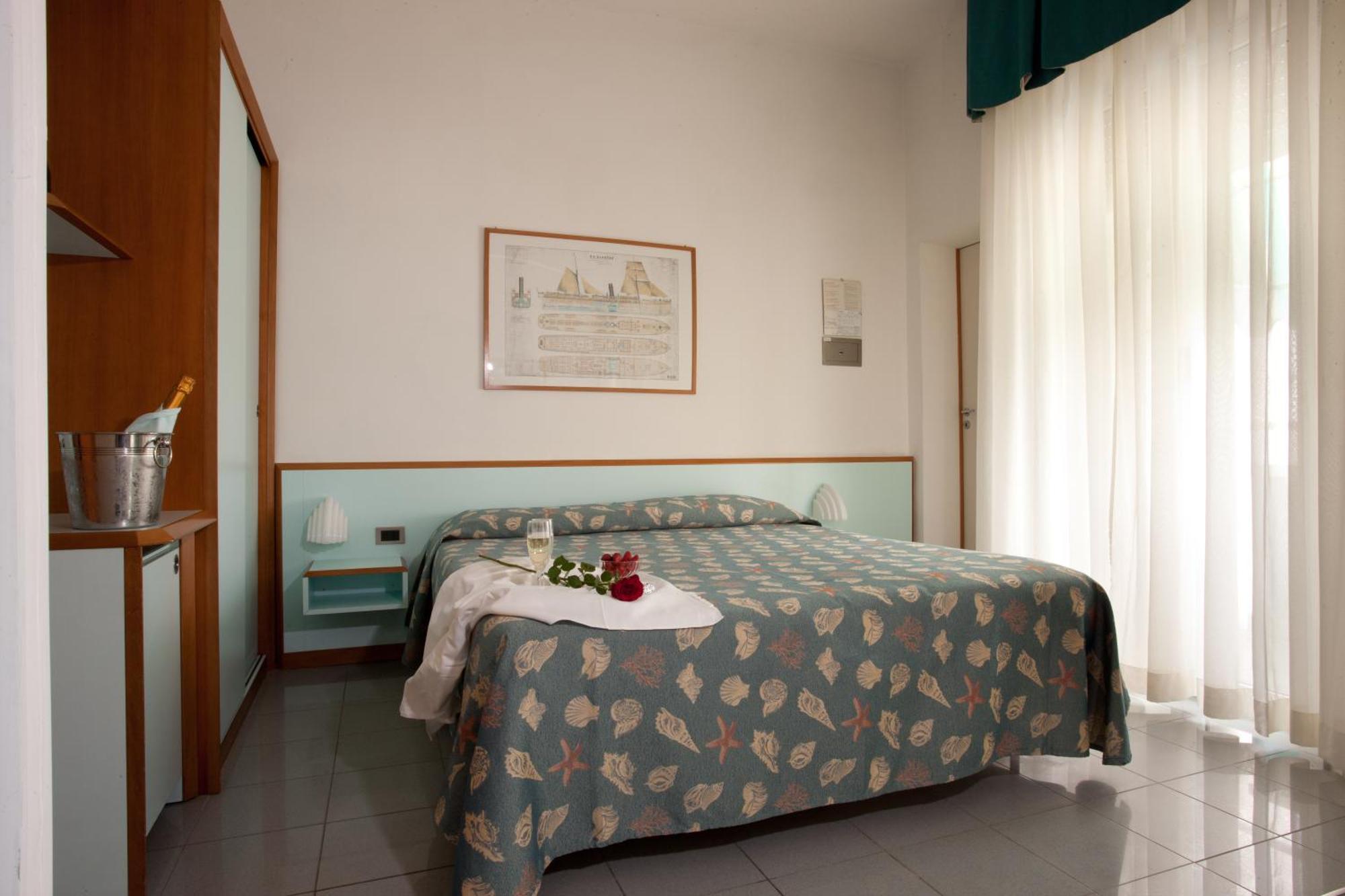 Hotel Gaby Римини Екстериор снимка